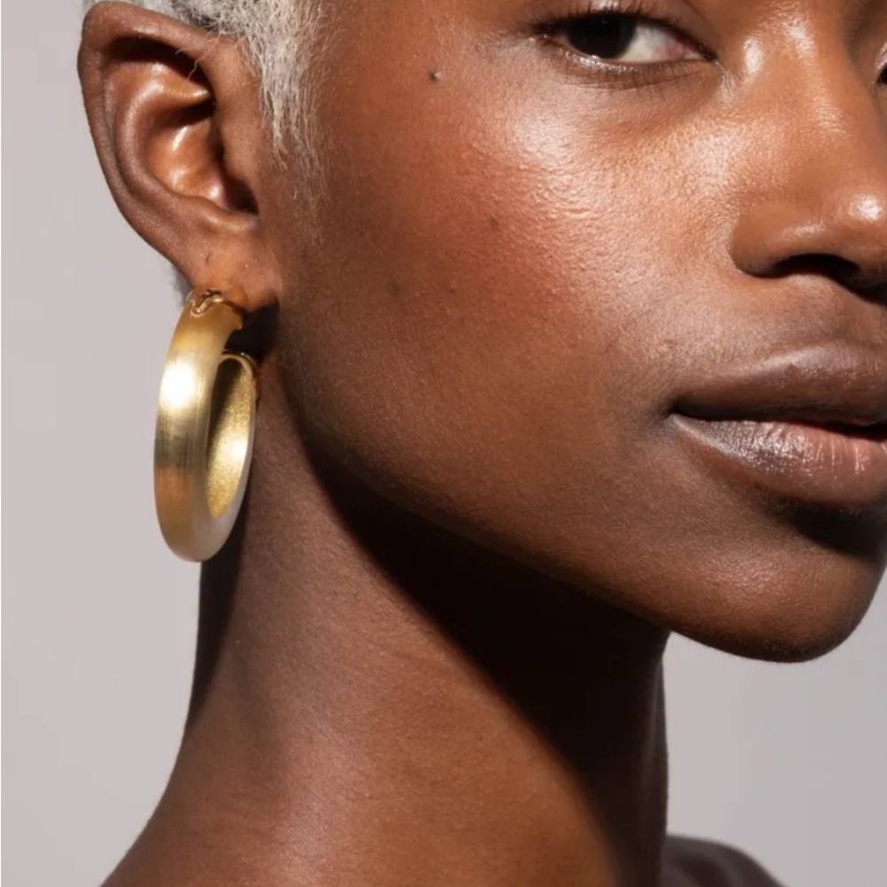 ALEXIS BITTAR 
Luminous Lucite Dipped Hoop Earrings - Picture 2 of 3